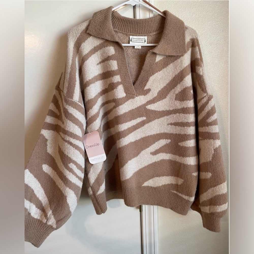Love Riche V-neck Collared Sweater